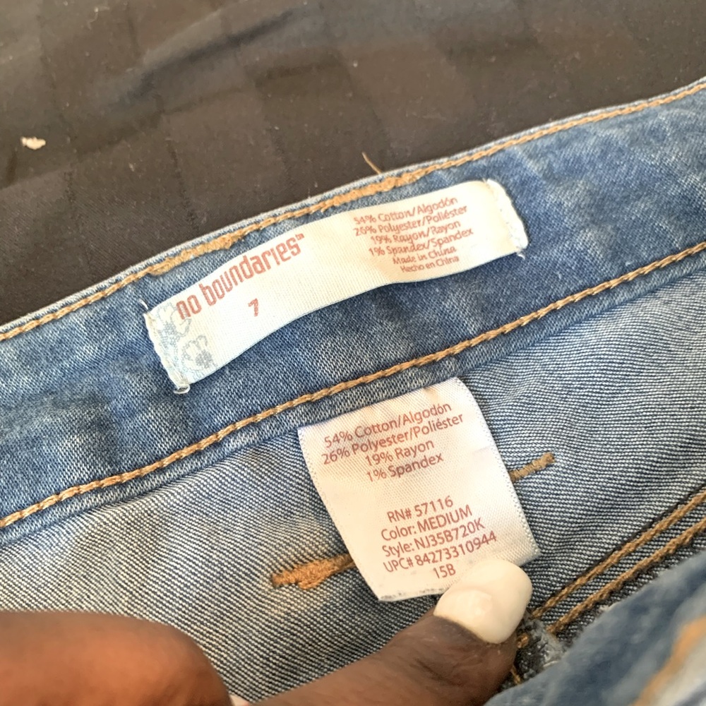 Size 7 No Boundaries Medium Blue Denim Jeans